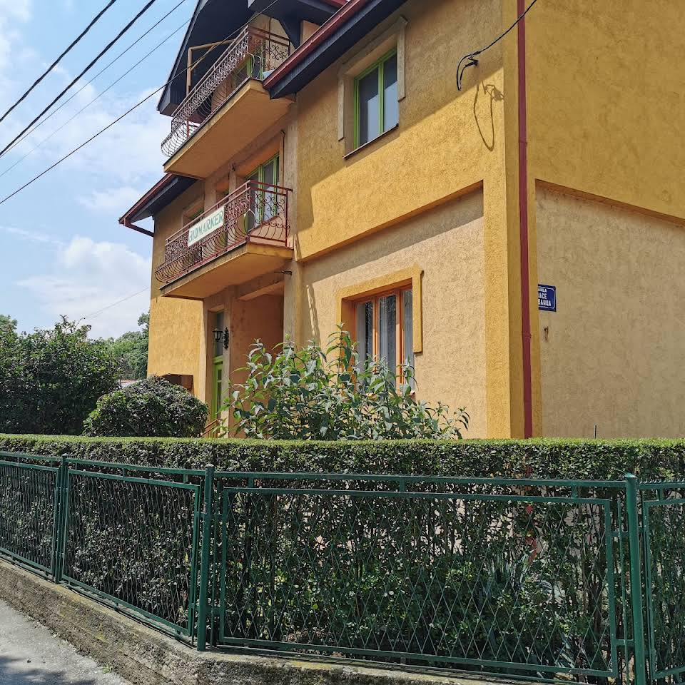 Žuta kuća u ulici Vase Albanca 1 u kojoj se nalazi laboratorija Biomarker